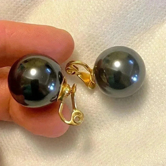 🎀 MONET🎀 Faux Pearls  Vintage earrings Perfect Vintage Condition - Picture 5 of 8